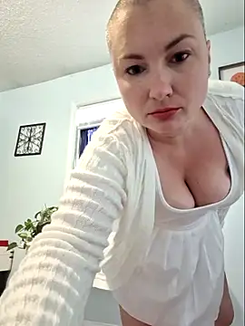 Snapshot of MilfyMrsRobinson chatting on 05-16-26, 12:04 MilfyMrsRobinson online show from 05-16-26, 12:04
