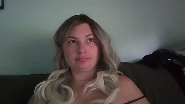 Snapshot of MilfyMrsRobinson chatting on 06-17-26, 01:01 MilfyMrsRobinson online show from 06-17-26, 01:01