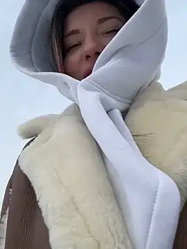 Snapshot of MooonReal chatting on 12-05-24, 06:32 MooonReal online show from 12-05-24, 06:32