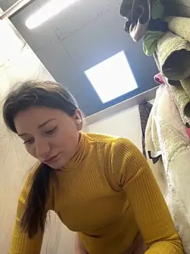 Snapshot of MooonReal chatting on 12-20-24, 03:36 MooonReal online show from 12-20-24, 03:36