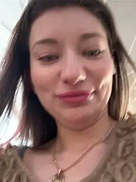 Snapshot of MooonReal chatting on 12-21-24, 06:52 MooonReal online show from 12-21-24, 06:52