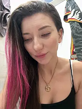 Snapshot of MooonReal chatting on 01-03-25, 01:27 MooonReal online show from 01-03-25, 01:27