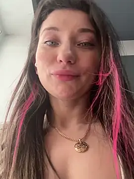 Snapshot of MooonReal chatting on 01-13-25, 06:06 MooonReal online show from 01-13-25, 06:06