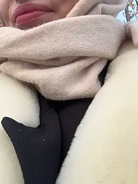 Snapshot of MooonReal chatting on 01-19-25, 03:39 MooonReal online show from 01-19-25, 03:39