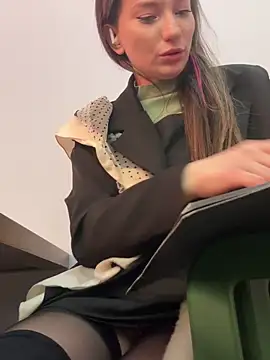 Snapshot of MooonReal chatting on 01-19-25, 06:42 MooonReal online show from 01-19-25, 06:42