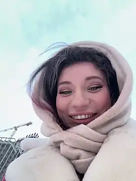 Snapshot of MooonReal chatting on 01-31-25, 03:20 MooonReal online show from 01-31-25, 03:20