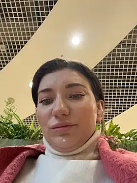 Snapshot of MooonReal chatting on 02-05-25, 03:23 MooonReal online show from 02-05-25, 03:23