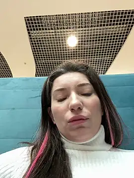 Snapshot of MooonReal chatting on 03-06-25, 03:13 MooonReal online show from 03-06-25, 03:13