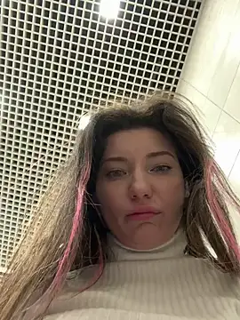 Snapshot of MooonReal chatting on 03-06-25, 06:19 MooonReal online show from 03-06-25, 06:19