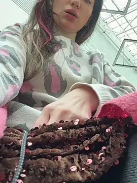 Snapshot of MooonReal chatting on 03-07-25, 06:24 MooonReal online show from 03-07-25, 06:24