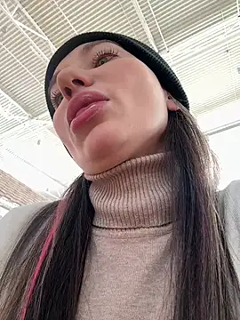 Snapshot of MooonReal chatting on 03-14-25, 06:21 MooonReal online show from 03-14-25, 06:21