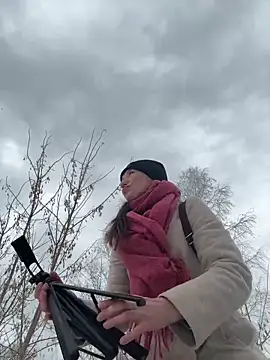 Snapshot of MooonReal chatting on 03-18-25, 06:25 MooonReal online show from 03-18-25, 06:25