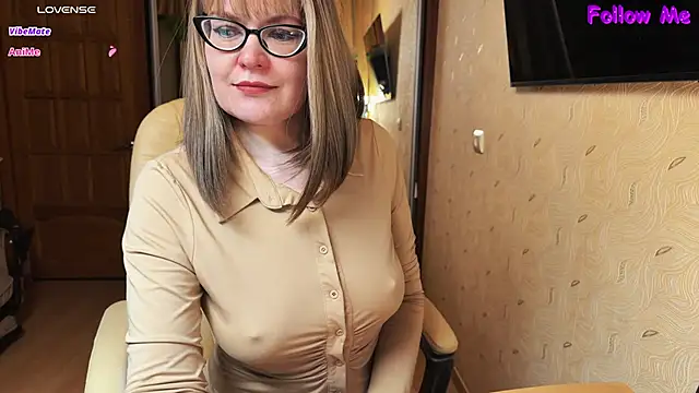 Snapshot of MyLadySkyLuck chatting on 06-07-26, 05:16 MyLadySkyLuck online show from 06-07-26, 05:16