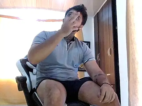Snapshot of aronmiller404 chatting on 05-02-26, 12:54 aronmiller404 online show from 05-02-26, 12:54