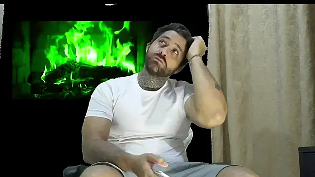Snapshot of aronmiller404 chatting on 05-16-26, 10:58 aronmiller404 online show from 05-16-26, 10:58