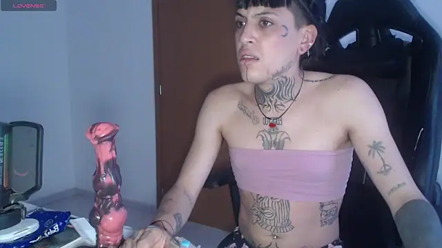 charlotbelucci  online show from 10-08-25, 09:07