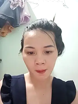 Ngoc-Trinh online show from 10-22-25, 09:47