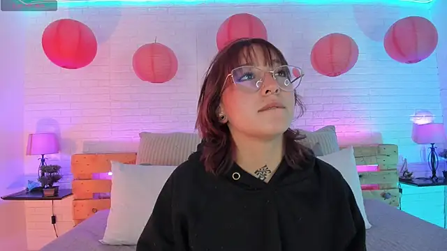 Snapshot of sofi_bakerr chatting on 02-08-25, 11:33 sofi bakerr online show from 02-08-25, 11:33