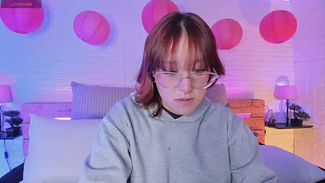 Snapshot of sofi_bakerr chatting on 03-10-25, 11:32 sofi bakerr online show from 03-10-25, 11:32