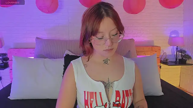 Snapshot of sofi_bakerr chatting on 03-11-25, 11:33 sofi bakerr online show from 03-11-25, 11:33