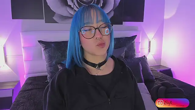 Snapshot of sofi_bakerr chatting on 10-13-25, 11:32 sofi bakerr online show from 10-13-25, 11:32