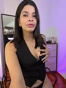 Snapshot of DaryRos chatting on 03-08-25, 10:24 DaryRos online show from 03-08-25, 10:24
