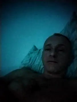 Snapshot of Singlepennis chatting on 03-21-25, 05:45 Singlepennis online show from 03-21-25, 05:45