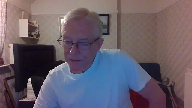 Snapshot of shaun63m chatting on 05-18-26, 12:18 shaun63m online show from 05-18-26, 12:18