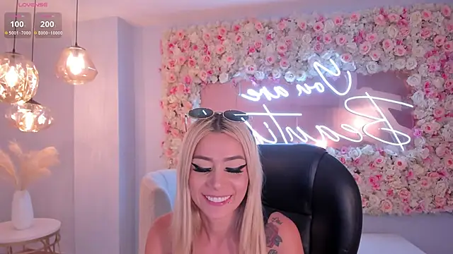 Snapshot of HannaConnor_ chatting on 01-23-25, 02:44 HannaConnor online show from 01-23-25, 02:44