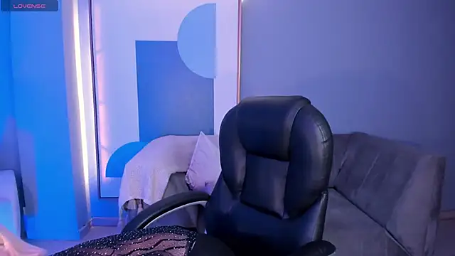 Snapshot of HannaConnor_ chatting on 03-07-25, 08:00 HannaConnor online show from 03-07-25, 08:00