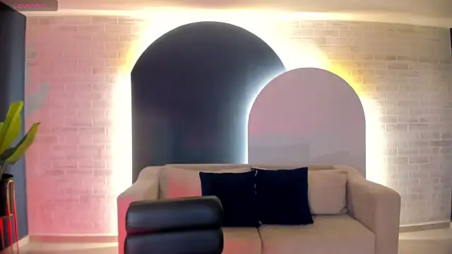 Snapshot of HannaConnor_ chatting on 09-11-25, 03:39 HannaConnor online show from 09-11-25, 03:39