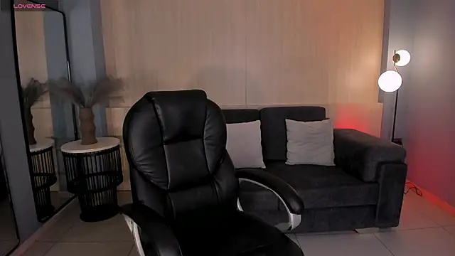 Snapshot of HannaConnor_ chatting on 10-07-25, 11:40 HannaConnor online show from 10-07-25, 11:40