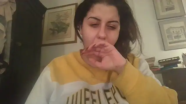 Snapshot of holyeroticss chatting on 02-15-25, 09:27 holyeroticss online show from 02-15-25, 09:27