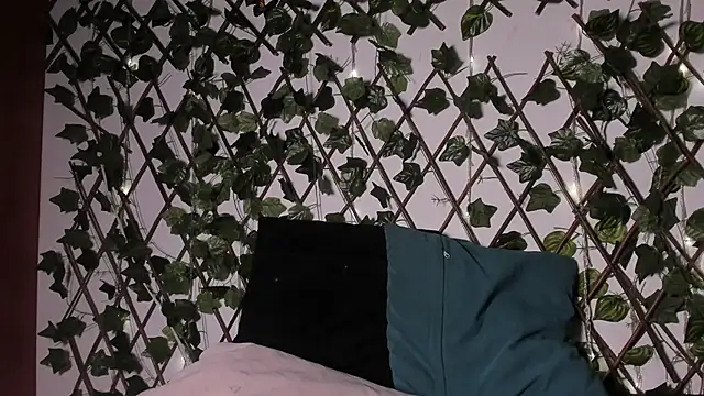 CoralineSanchez online show from 12-19-25, 08:05