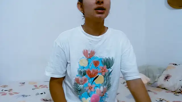 Alyson0001 online show from 02-05-25, 09:07