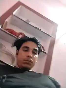 Snapshot of roadtucker123 chatting on 02-18-25, 03:21 roadtucker123 online show from 02-18-25, 03:21