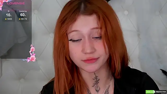 Snapshot of Eva_Cramer chatting on 10-18-25, 03:46 Eva Cramer online show from 10-18-25, 03:46