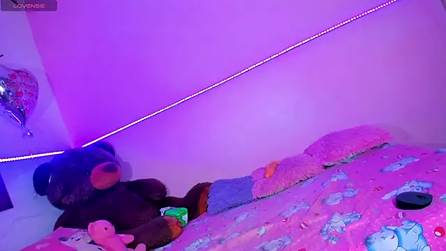 Snapshot of Canndy88htxx chatting on 02-17-25, 11:53 Canndy88htxx online show from 02-17-25, 11:53