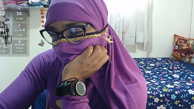 Aaliyah brown online show from 10-24-25, 02:35