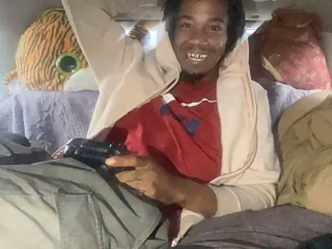 SlimeCrownzOut5 online show from 11-24-25, 04:29