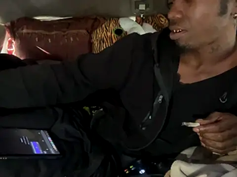 SlimeCrownzOut5 online show from 12-14-25, 07:40