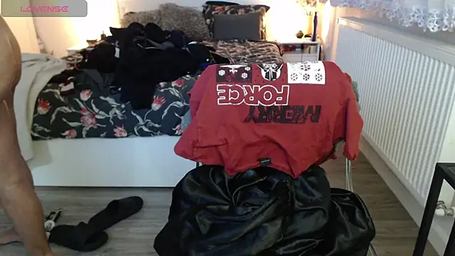 KimBeee online show from 02-04-25, 03:57