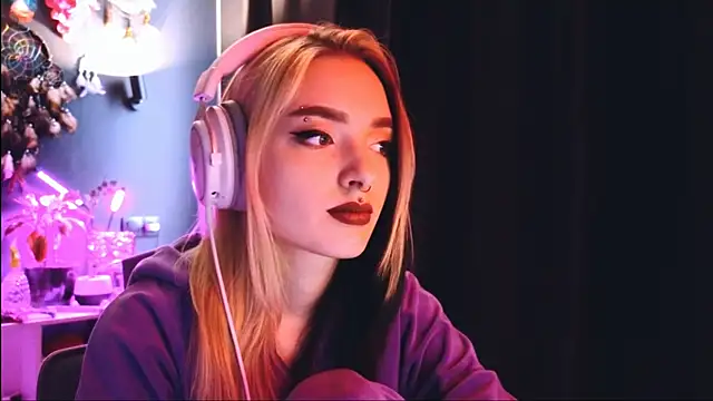 Snapshot of Avi_Nile chatting on 12-07-24, 03:04 Avi Nile online show from 12-07-24, 03:04