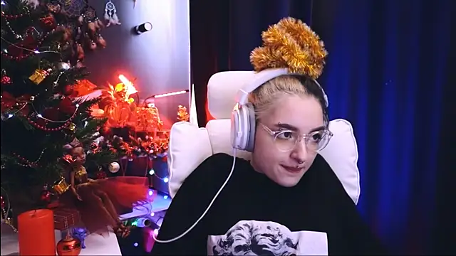 Snapshot of Avi_Nile chatting on 12-22-24, 05:56 Avi Nile online show from 12-22-24, 05:56