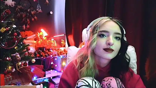 Snapshot of Avi_Nile chatting on 12-25-24, 05:37 Avi Nile online show from 12-25-24, 05:37