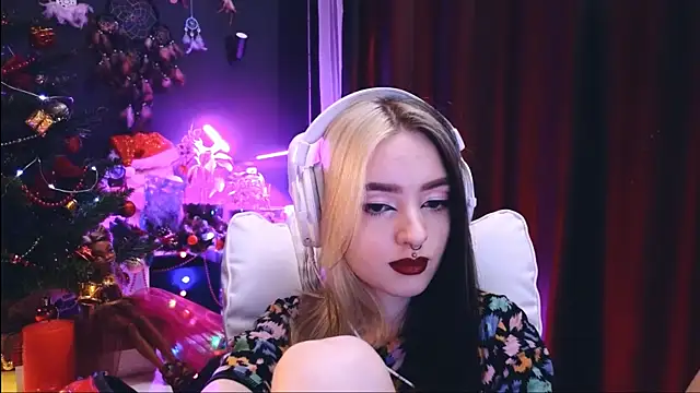 Snapshot of Avi_Nile chatting on 01-09-25, 01:50 Avi Nile online show from 01-09-25, 01:50