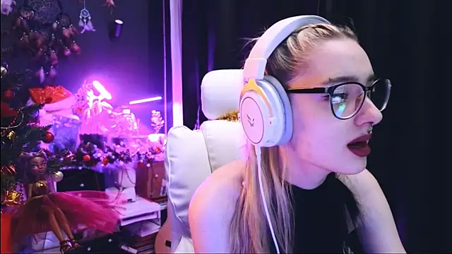 Snapshot of Avi_Nile chatting on 01-13-25, 12:19 Avi Nile online show from 01-13-25, 12:19