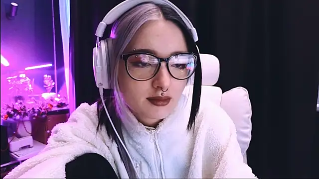 Snapshot of Avi_Nile chatting on 01-26-25, 02:14 Avi Nile online show from 01-26-25, 02:14