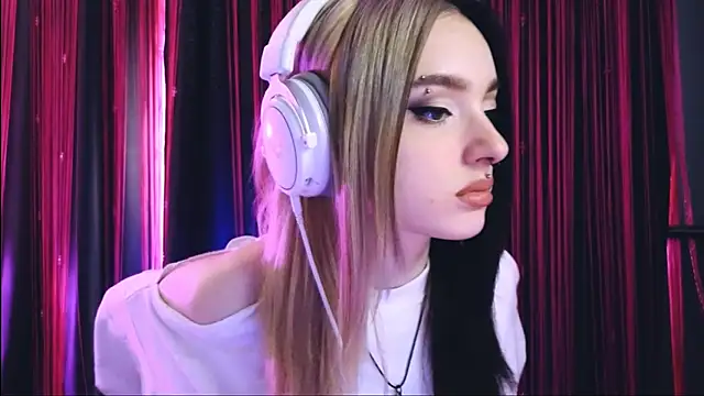 Snapshot of Avi_Nile chatting on 03-16-25, 02:53 Avi Nile online show from 03-16-25, 02:53