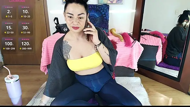 Snapshot of Ginna--mia chatting on 04-05-26, 02:53 Ginna--mia online show from 04-05-26, 02:53